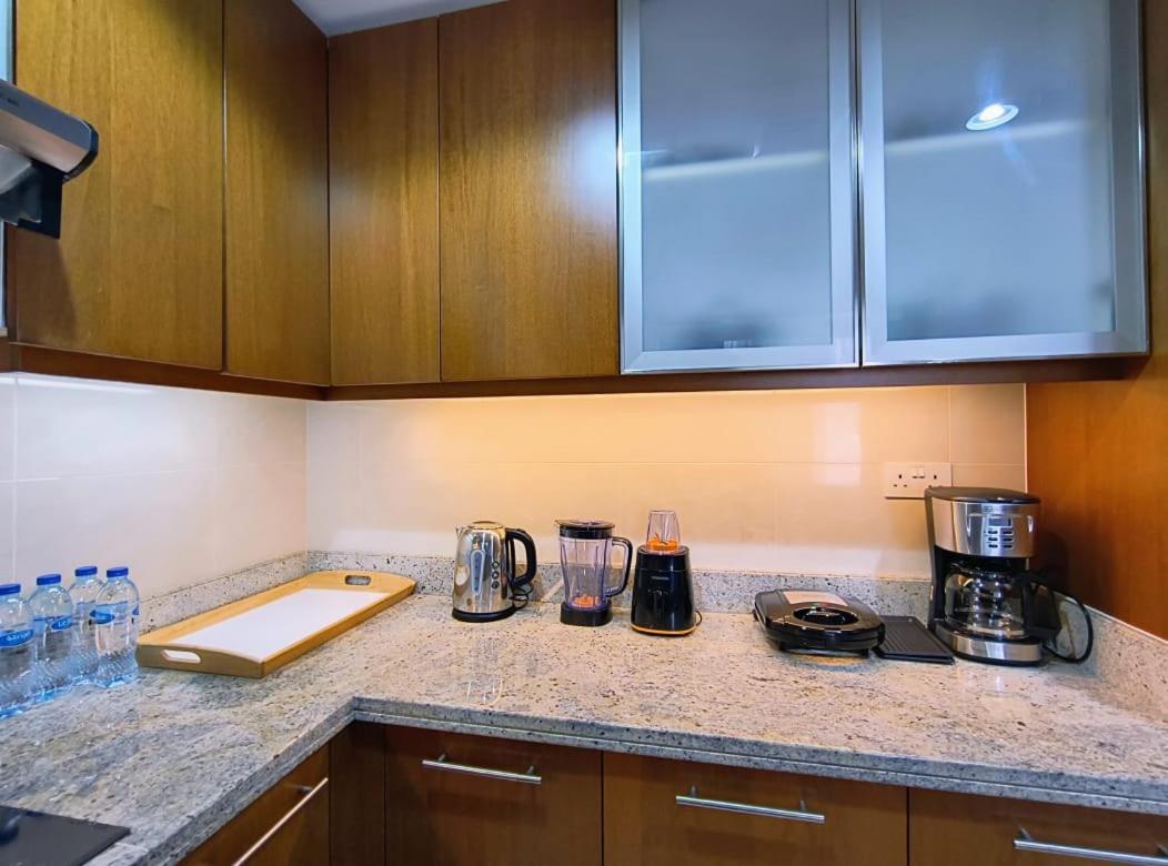 Trinity Holiday Homes - Standpoint Tower Downtown Dubai Esterno foto